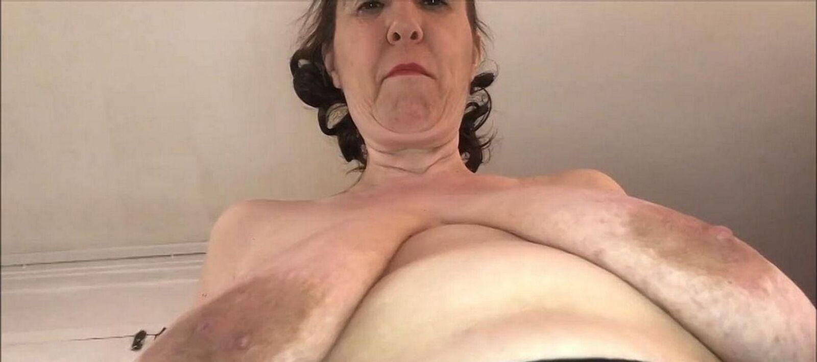 DELICIOUS MATURE BOSOMS