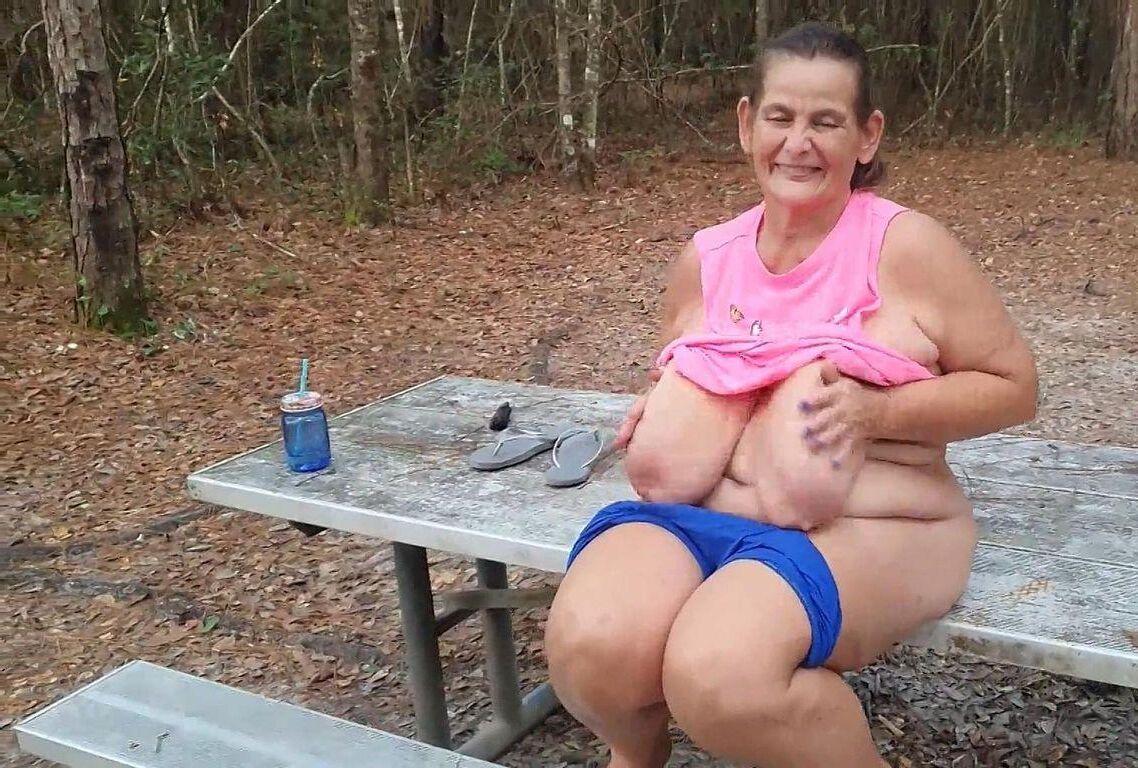 ENJOY SARAH'S MAGNIFICENT BIG BOSOMS