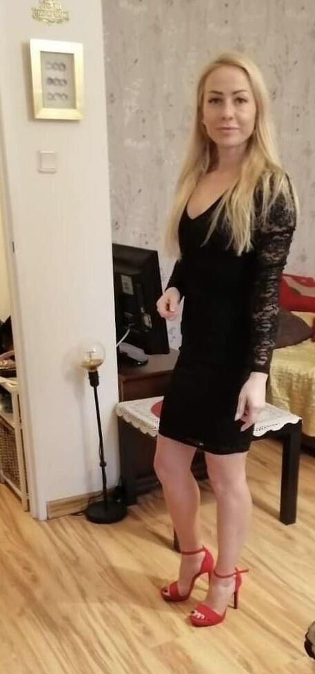 Sexy rubia milf con pequeñas tetas