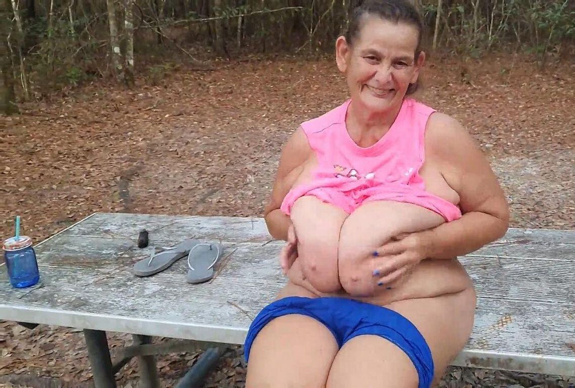 ENJOY SARAH'S MAGNIFICENT BIG BOSOMS