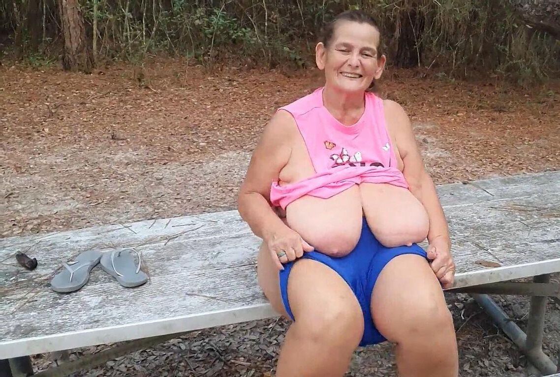 ENJOY SARAH'S MAGNIFICENT BIG BOSOMS
