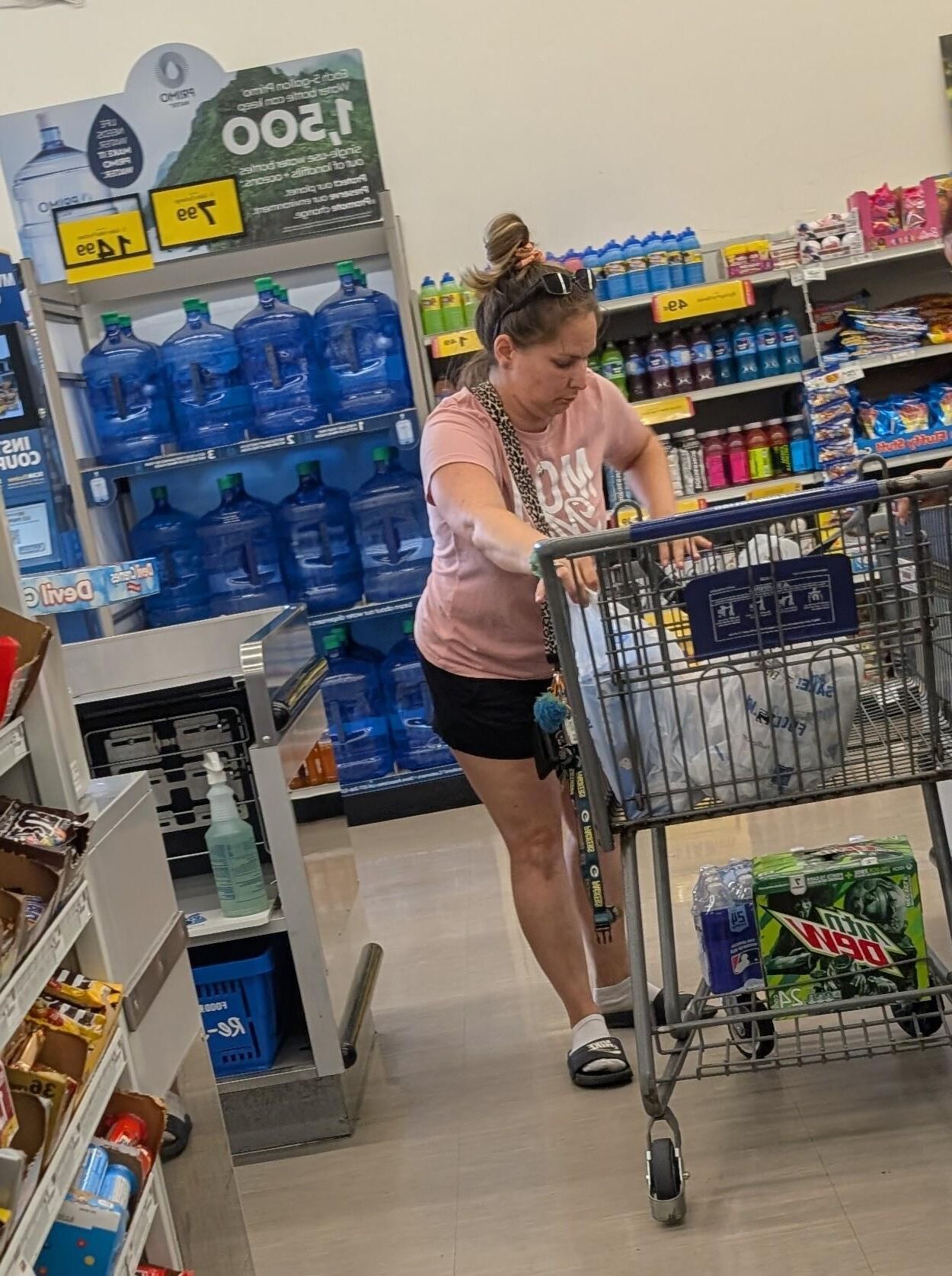 Awesome legs milf shopper