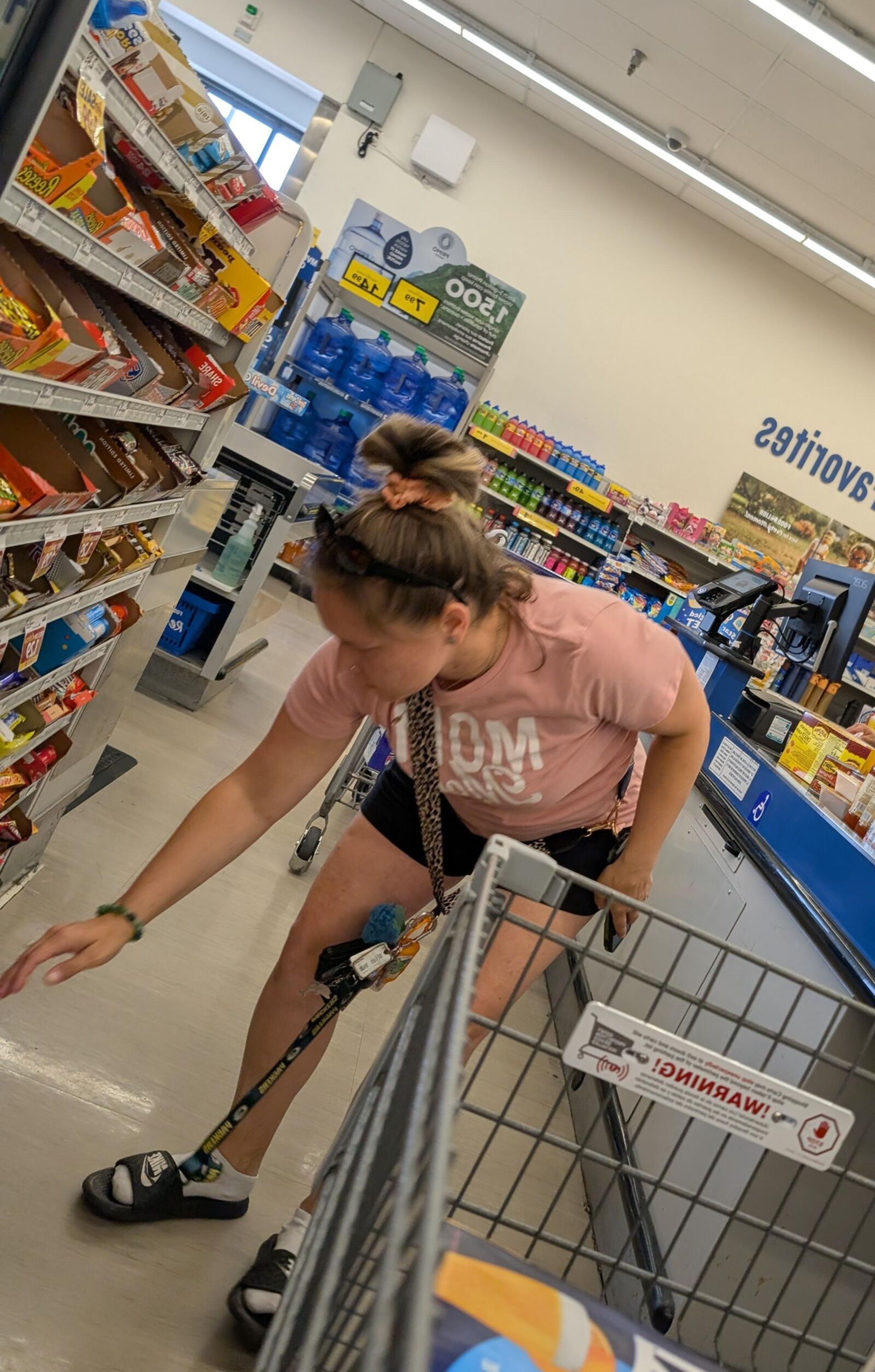 Awesome legs milf shopper