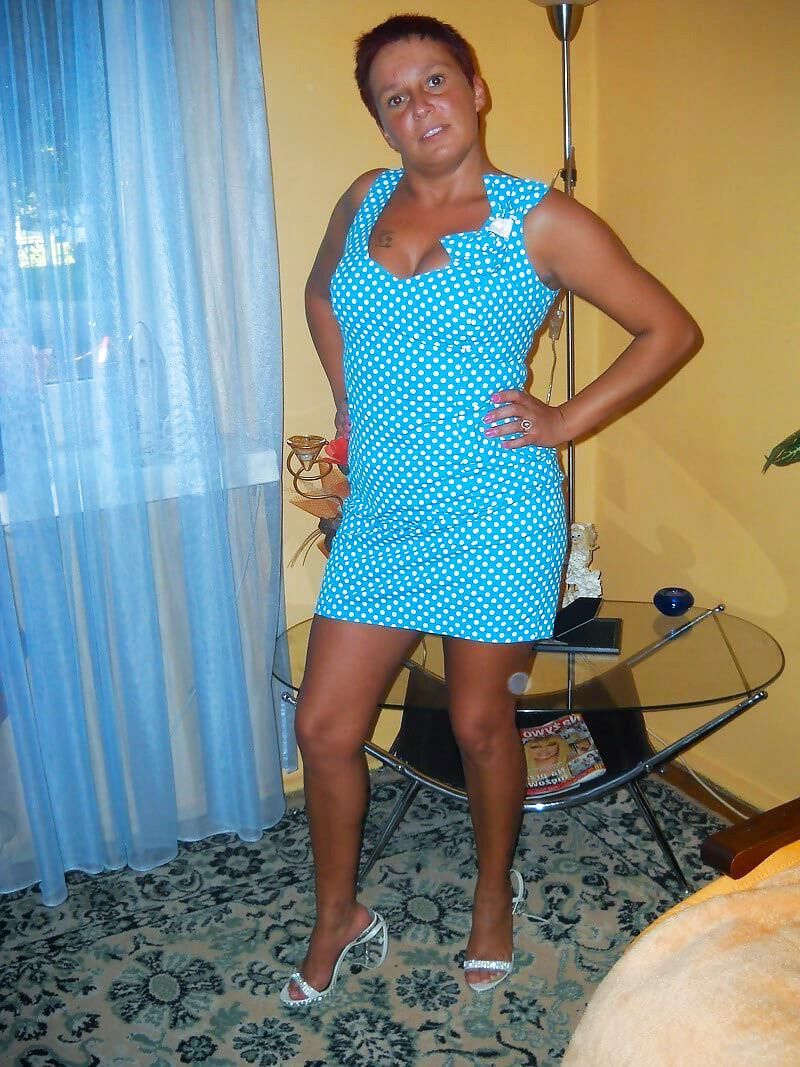 . Women fully dressed. No nudes!