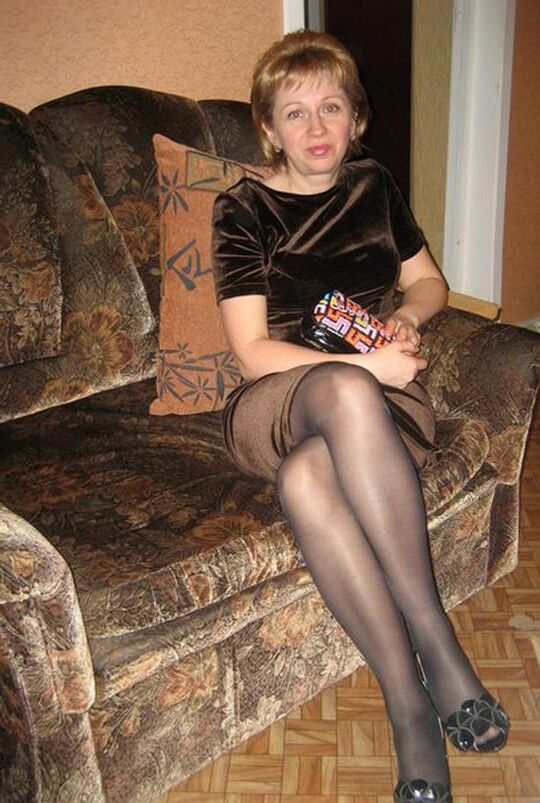 . Women fully dressed. No nudes!