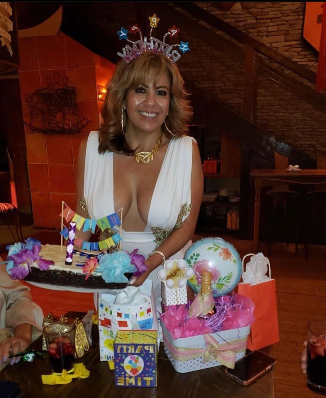 Sexy madura en los vestidos