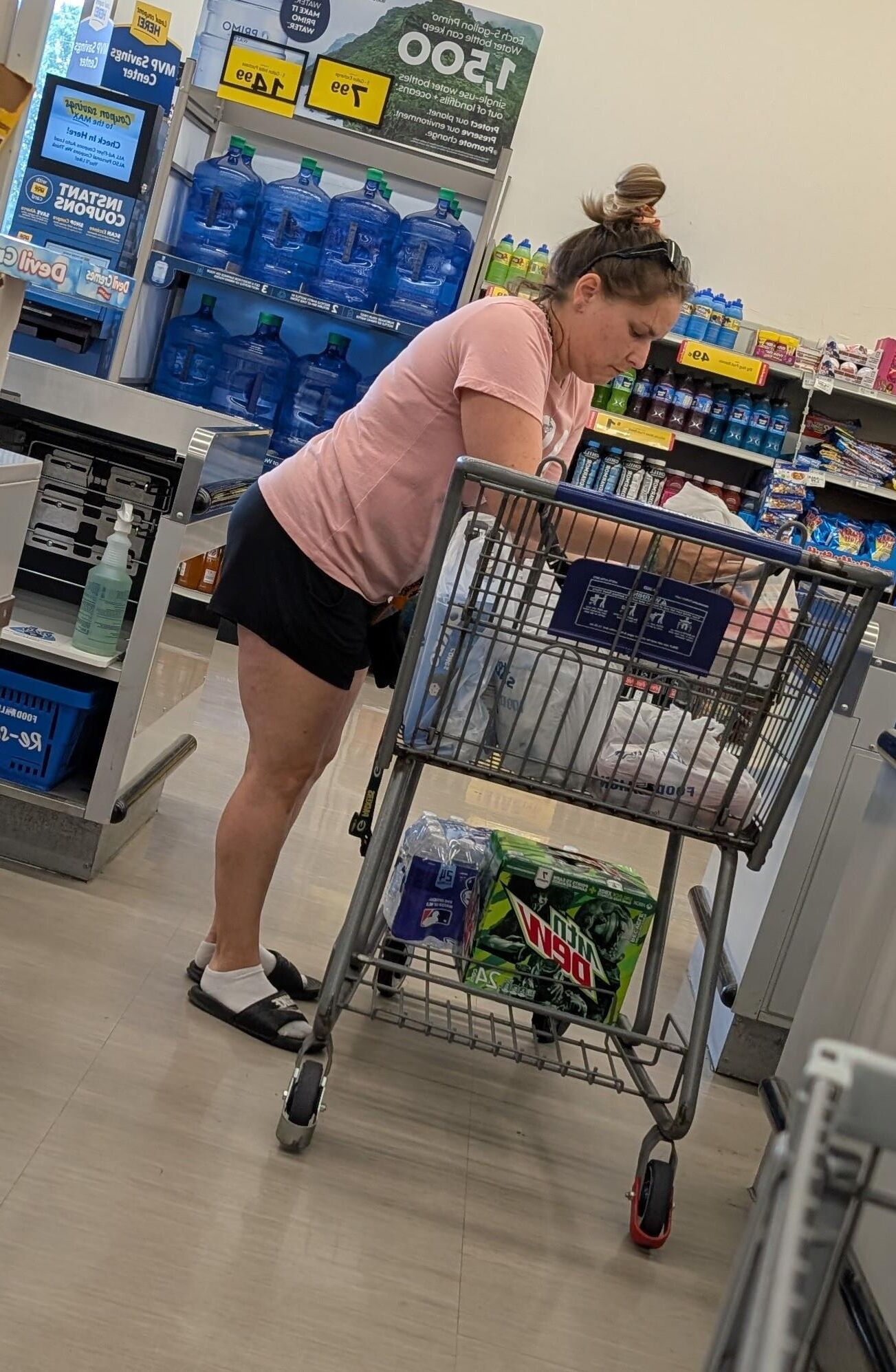 Awesome legs milf shopper