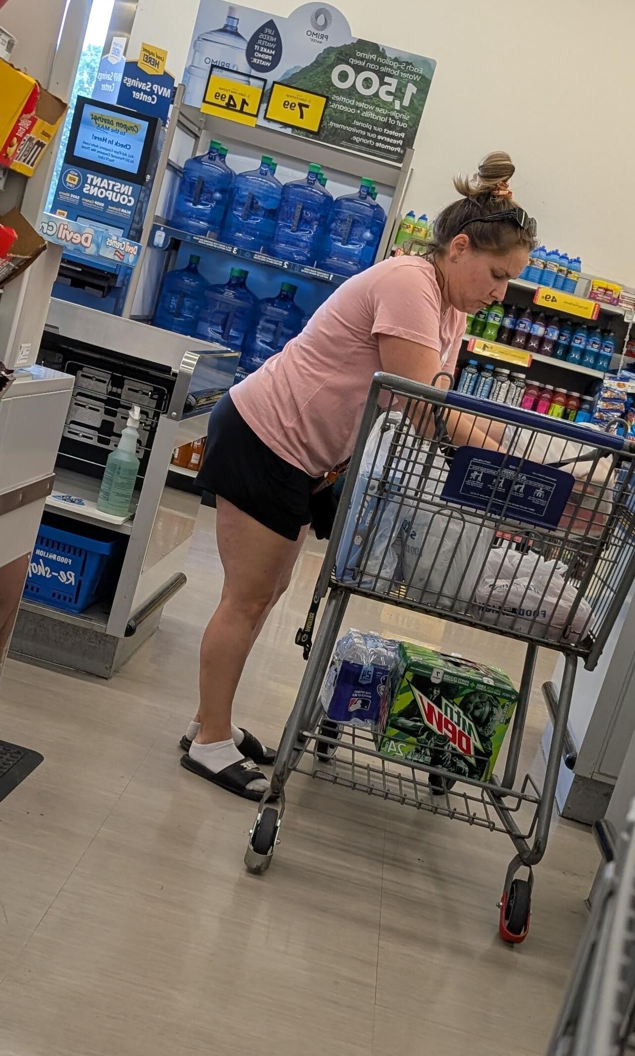 Awesome legs milf shopper