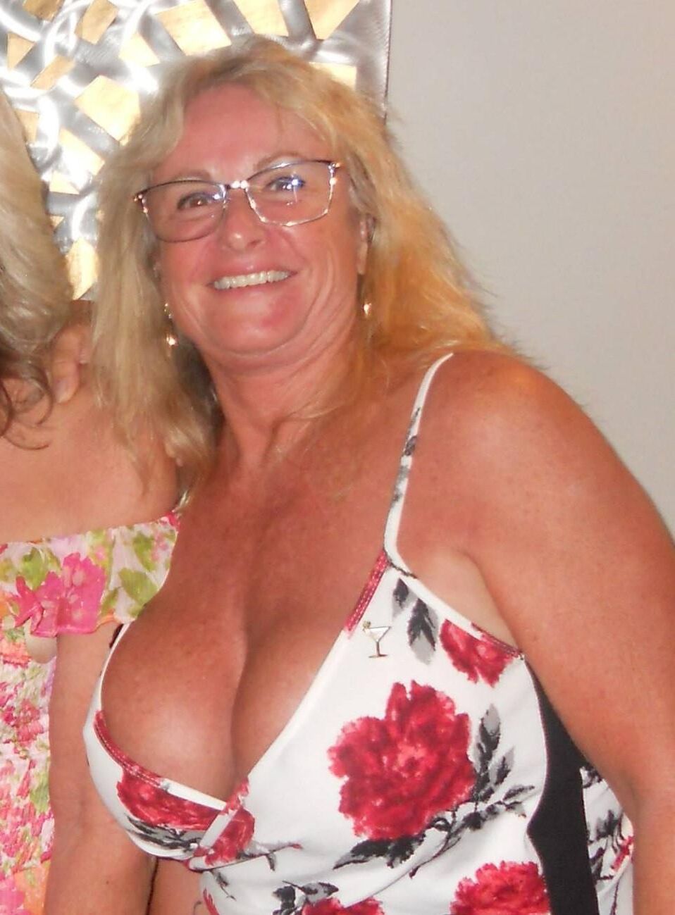 Sexy madura en los vestidos