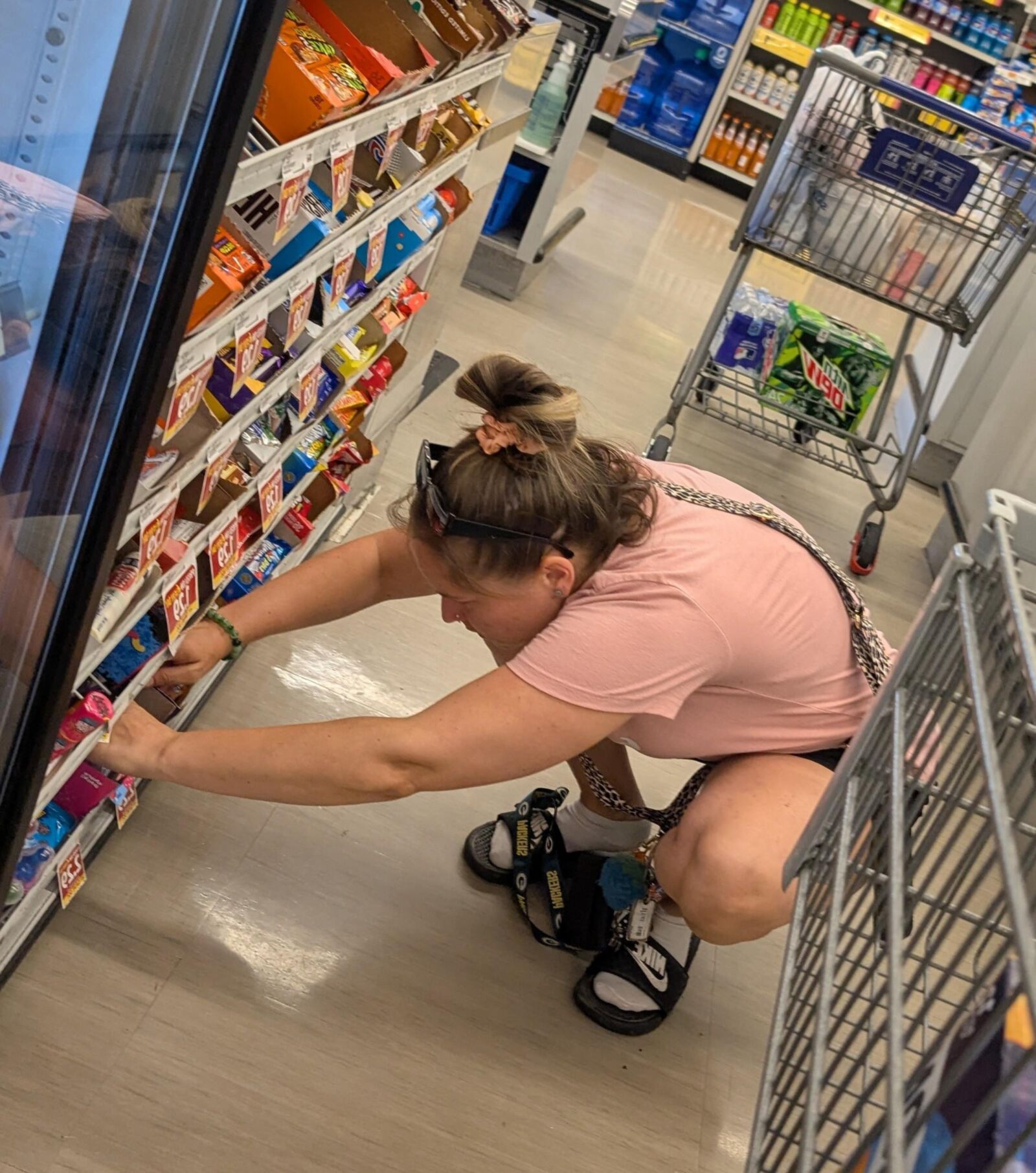 Awesome legs milf shopper