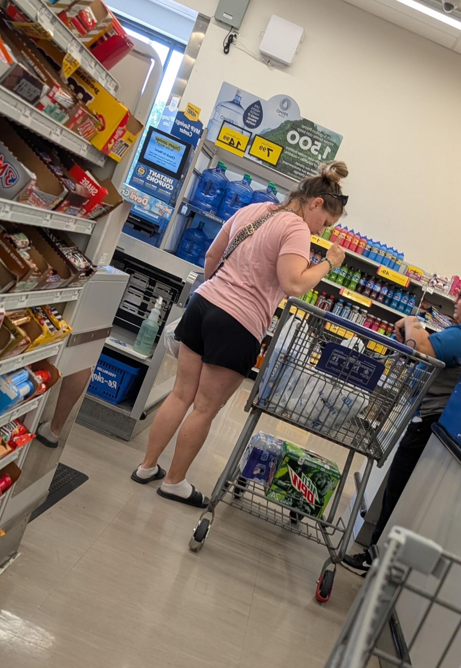 Awesome legs milf shopper