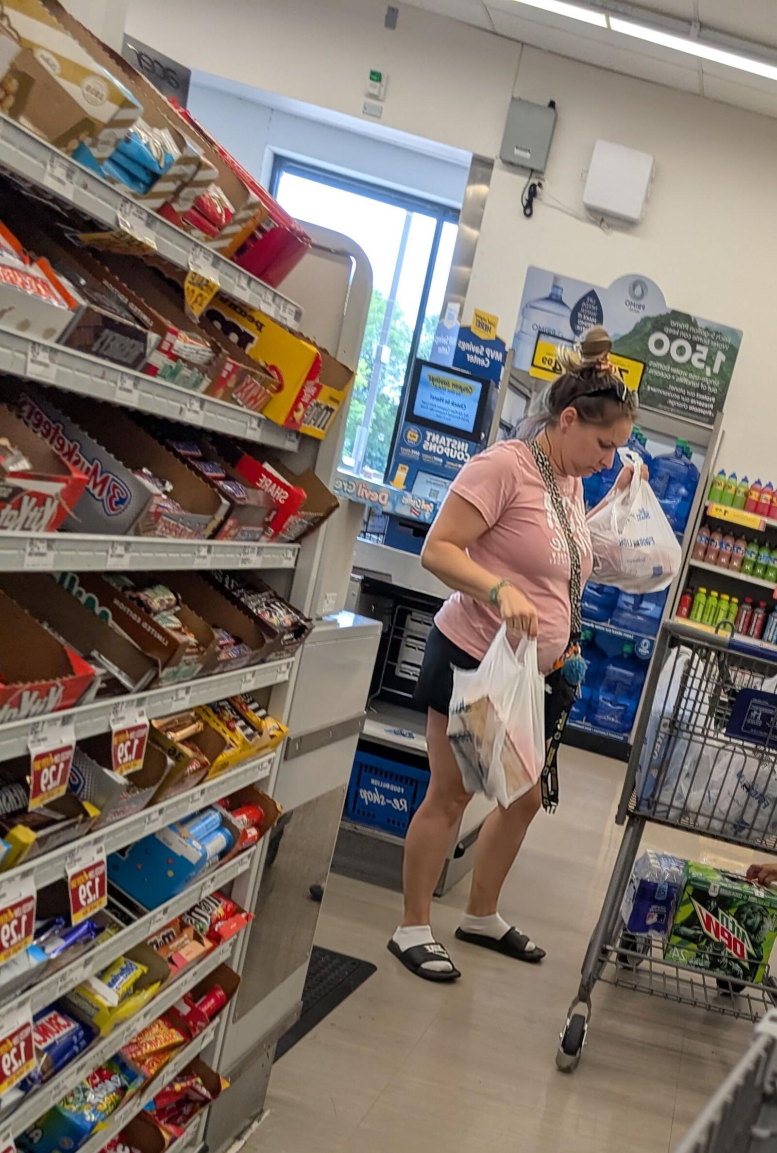 Awesome legs milf shopper