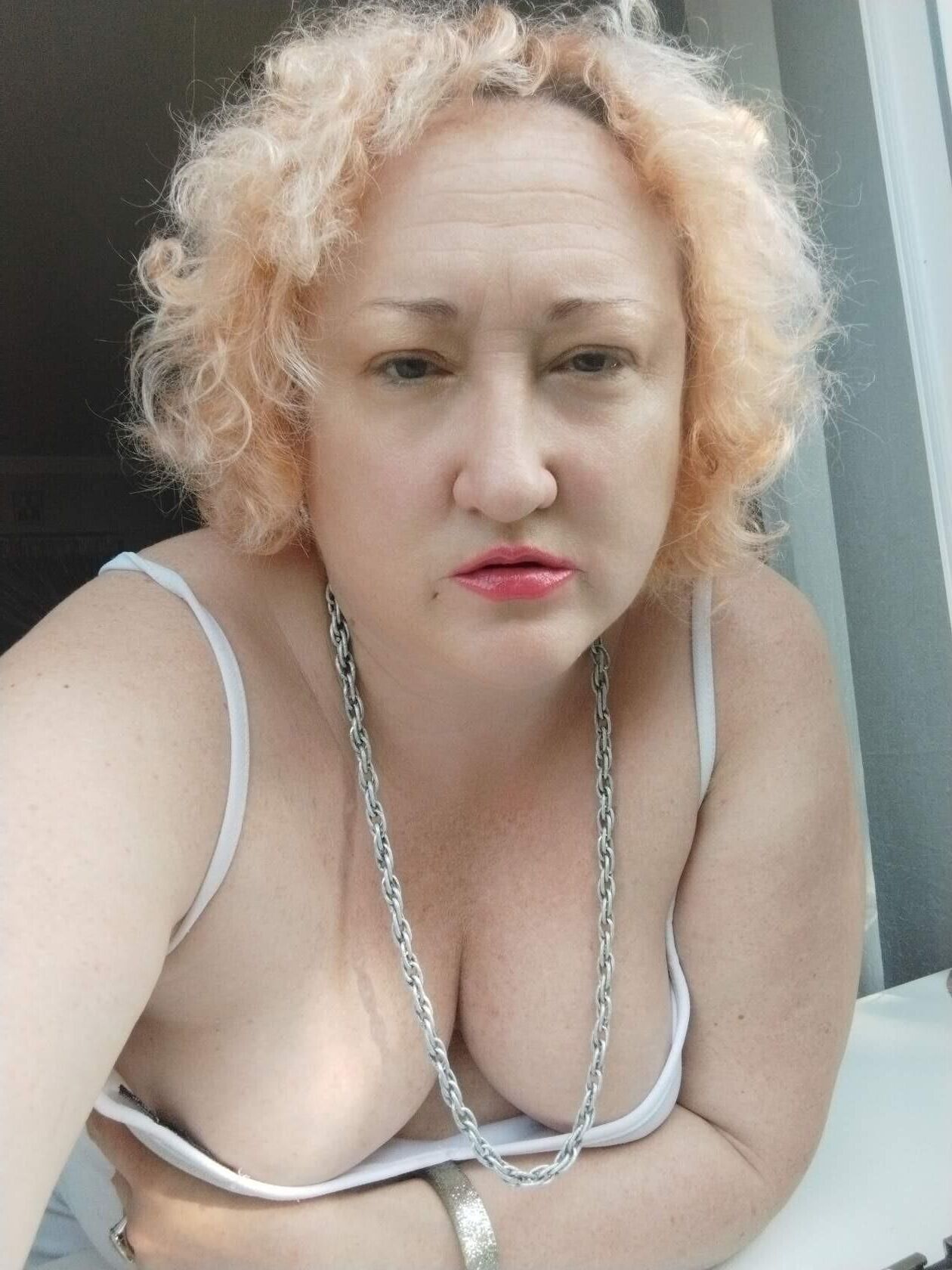 Yulia madura feia de Riga na Letônia