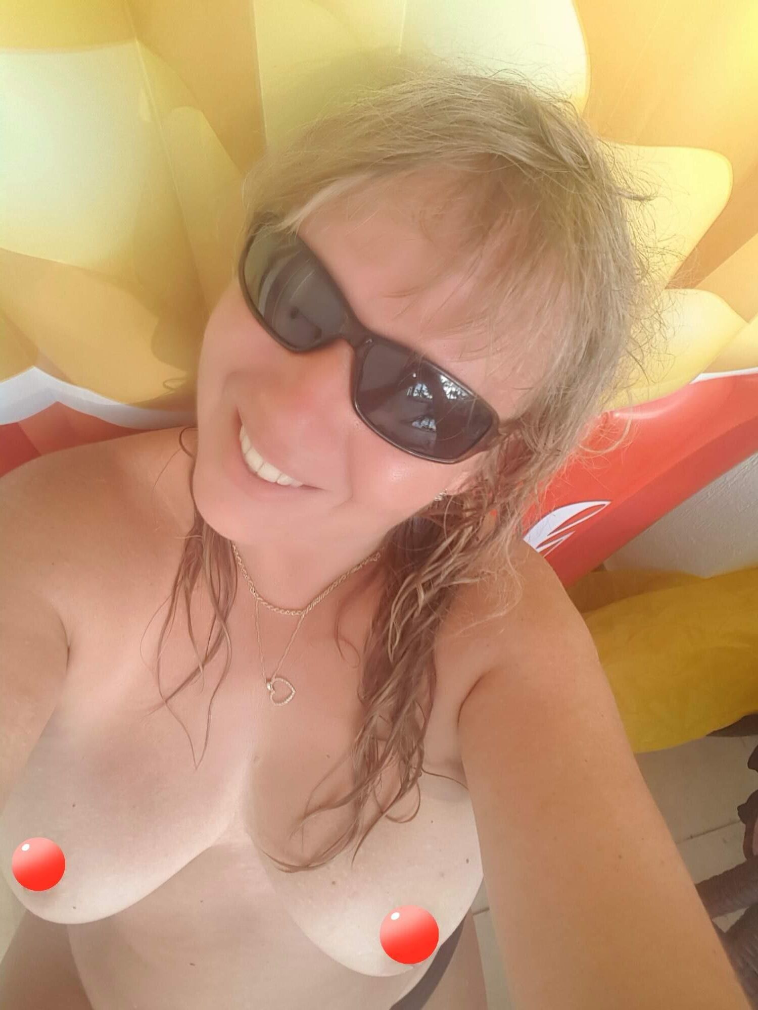 Rubio caliente milf selfies desnudos