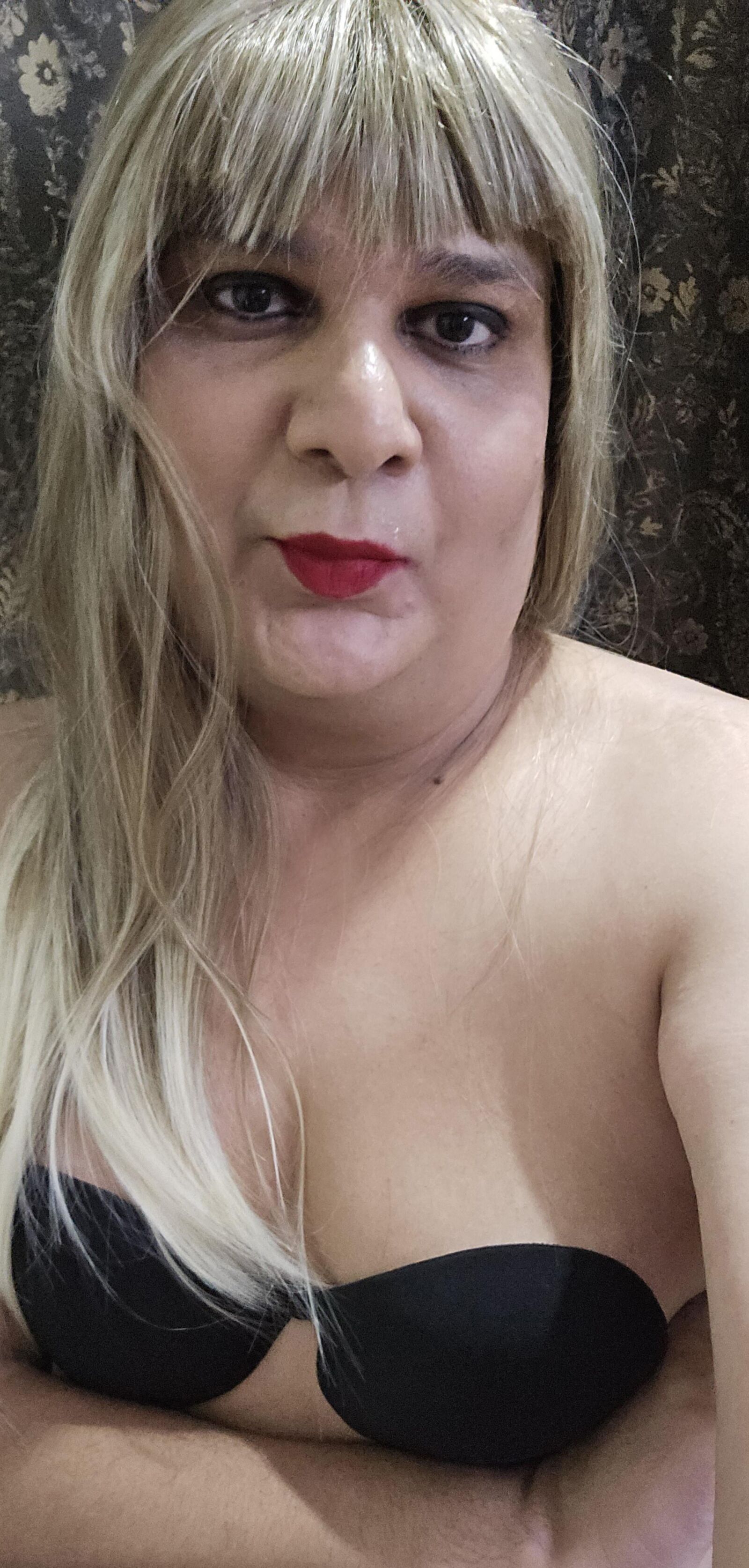 Blonde transexuelle Monica M Closeup