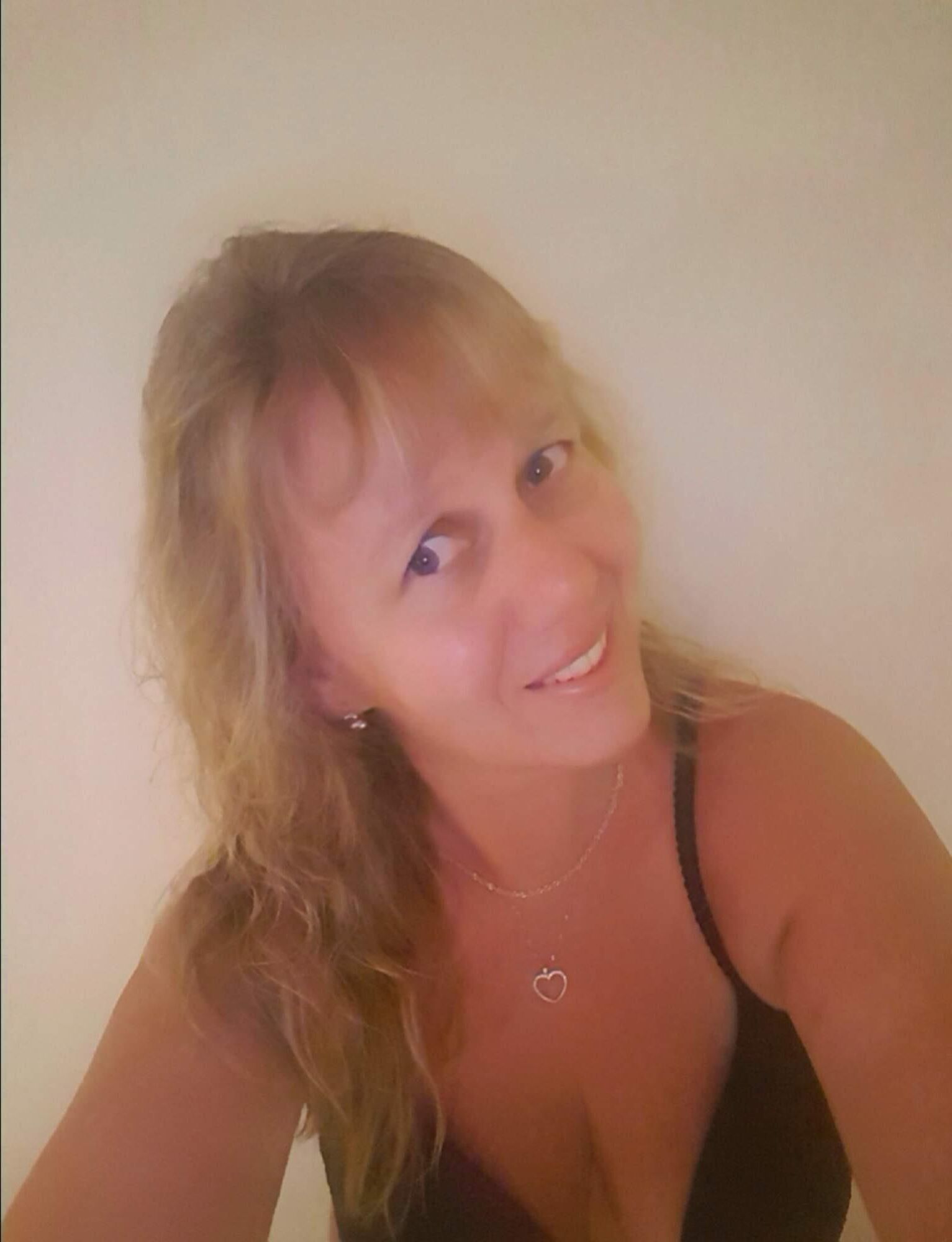 Rubio caliente milf selfies desnudos