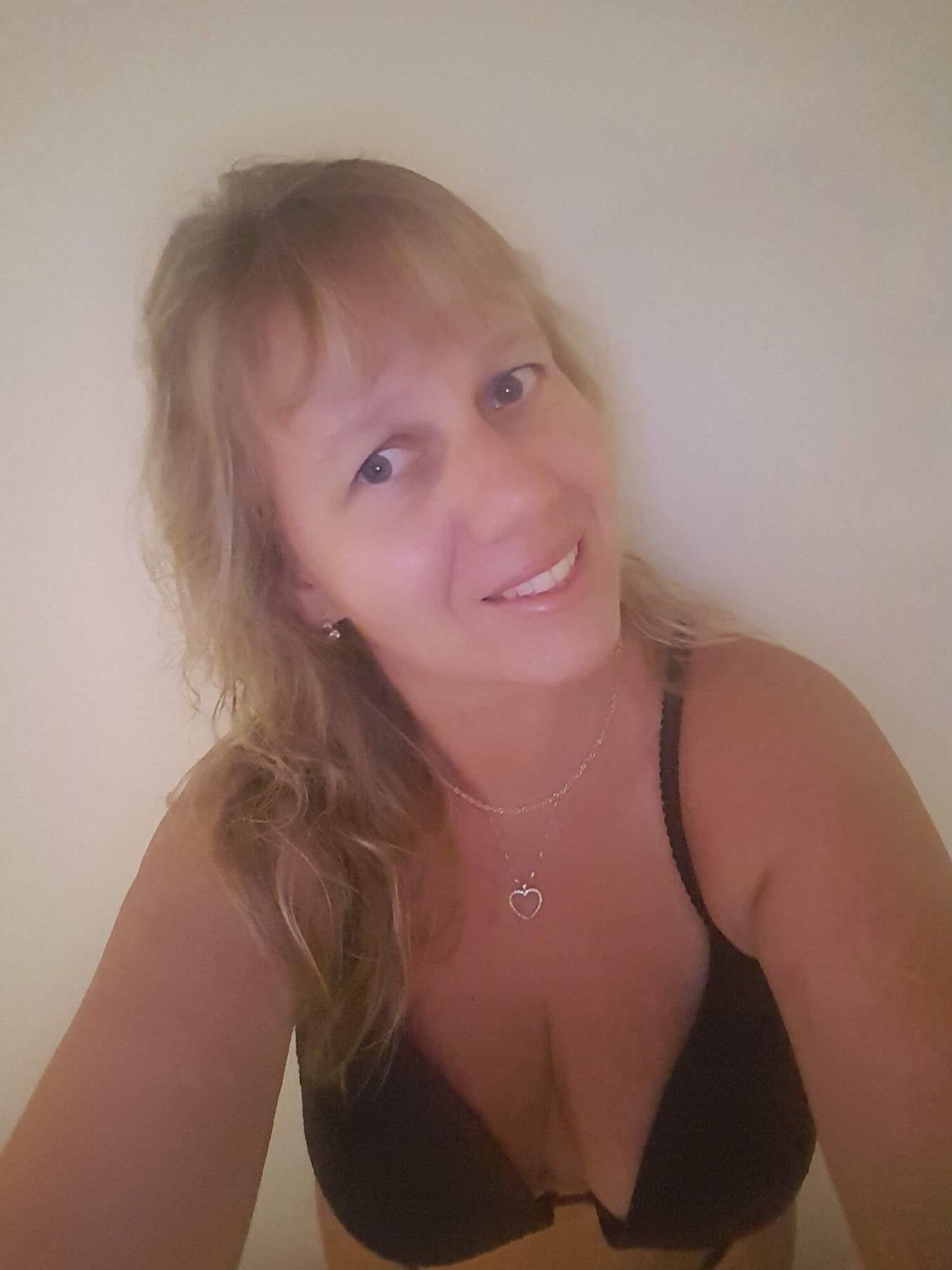 Rubio caliente milf selfies desnudos
