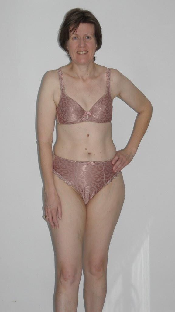 Mature slim Ashleigh B from Canberra, Australia