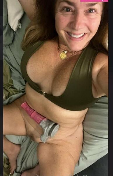 Sexy milf andee