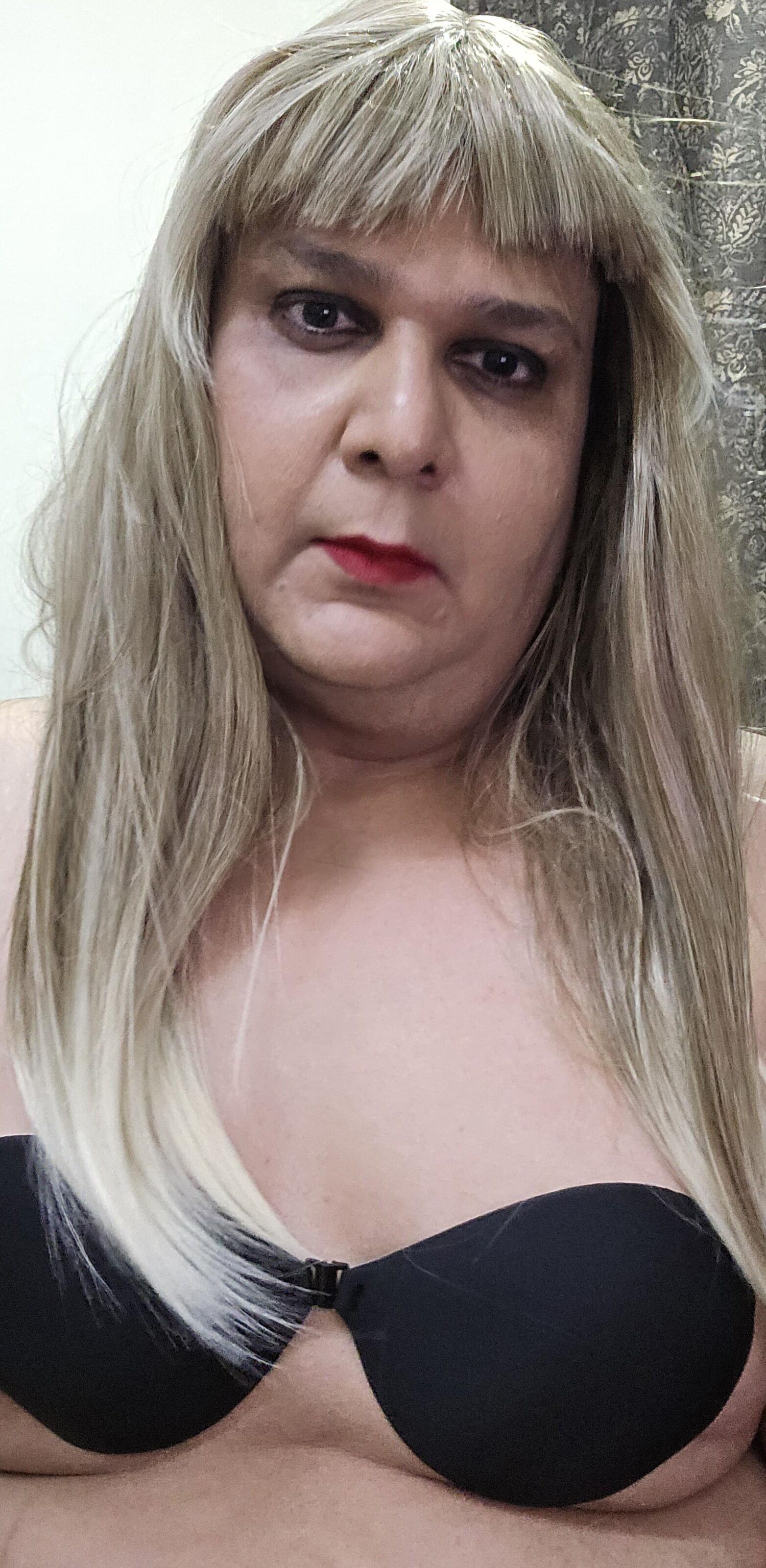 Blonde transexuelle Monica M Closeup