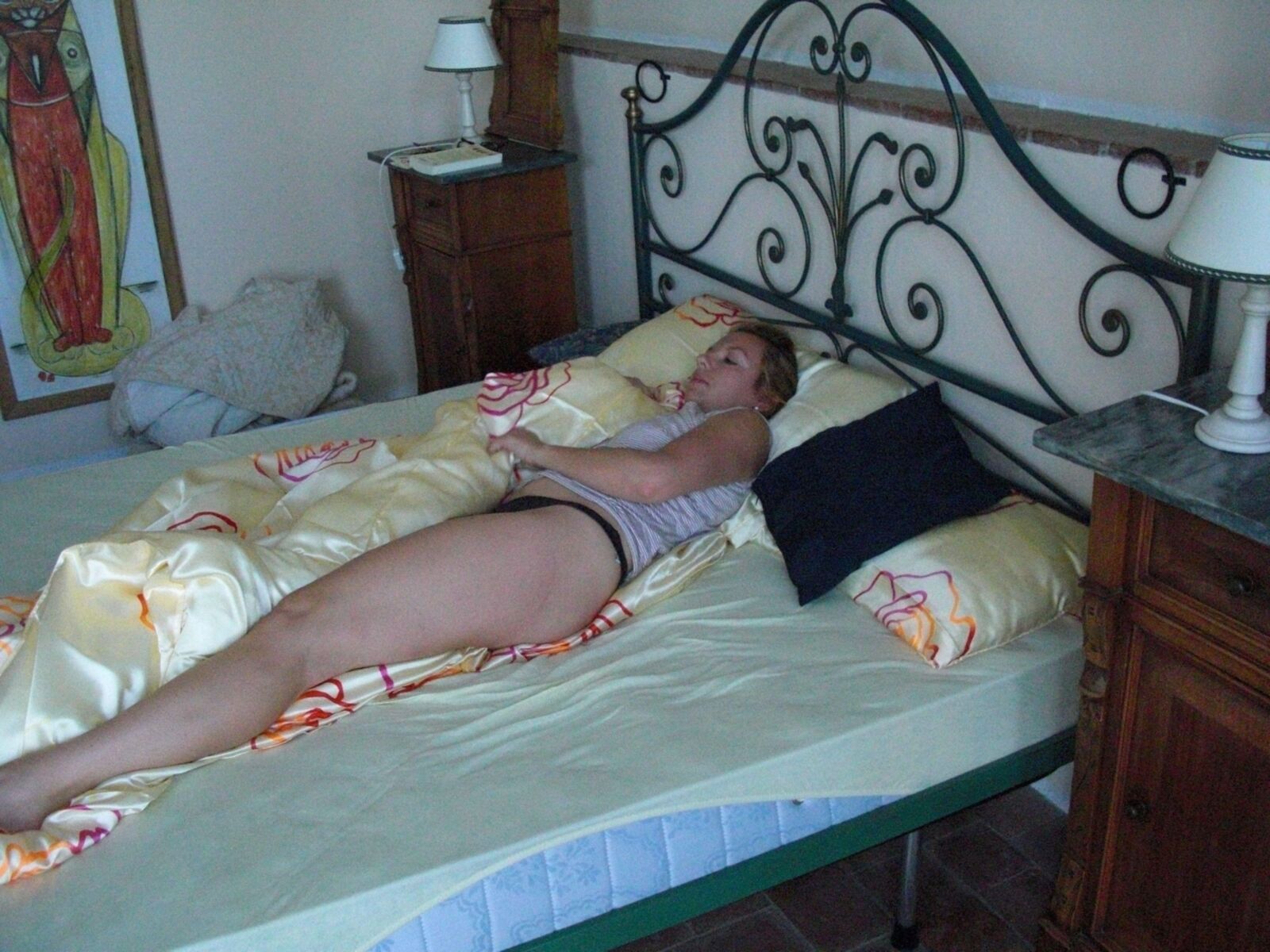 Hermosa esposa fértil que debe ser crampada a diario