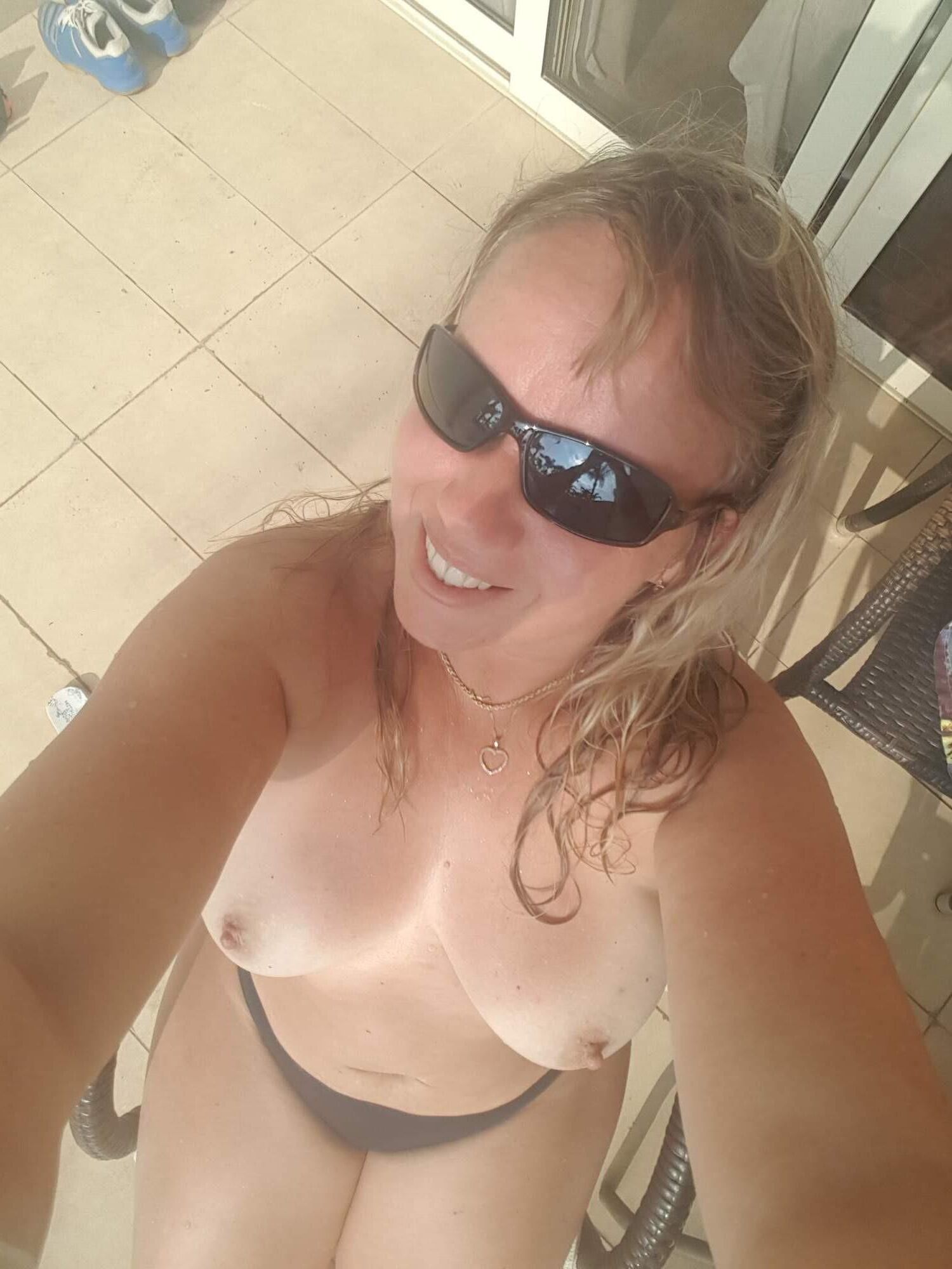 Rubio caliente milf selfies desnudos