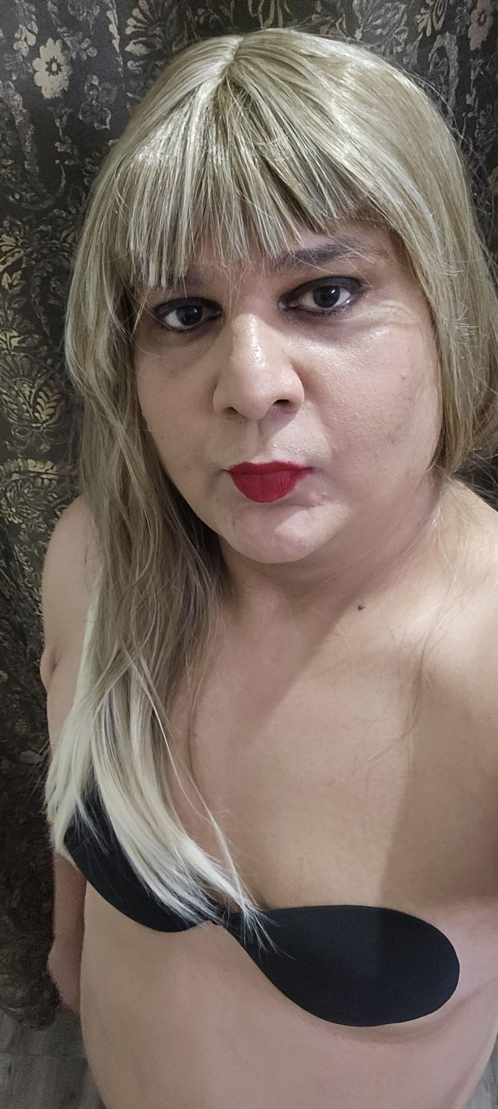 Blonde transexuelle Monica M Closeup