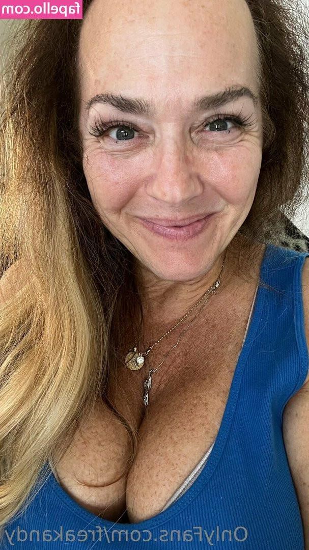 Sexy milf andee
