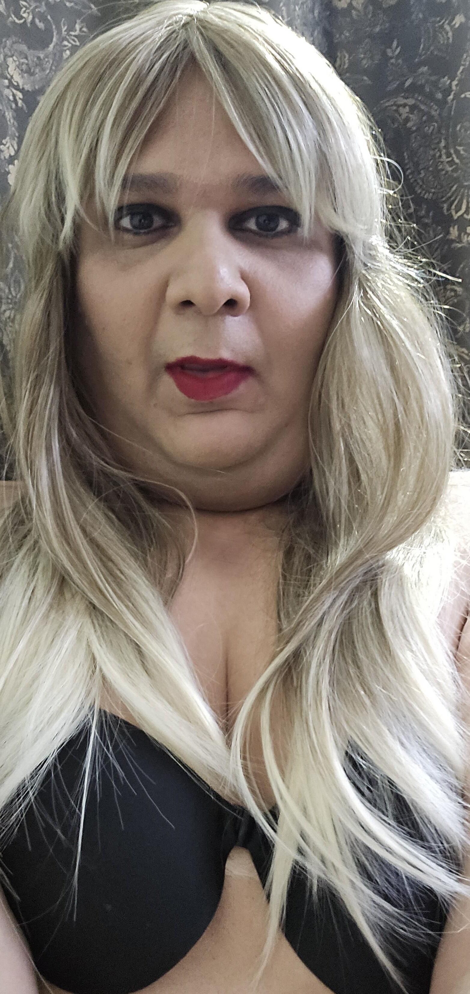 Blonde transexuelle Monica M Closeup