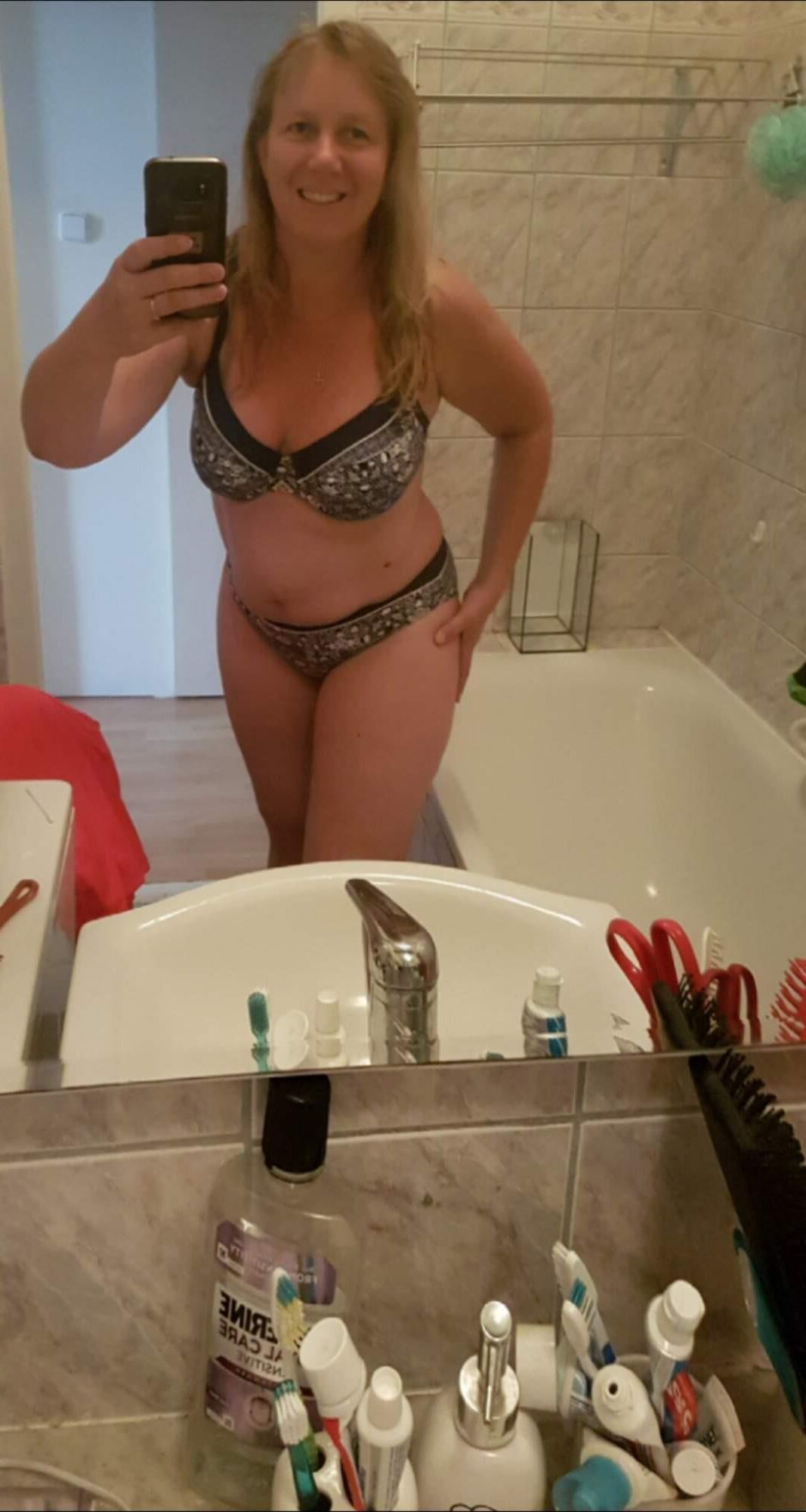 Rubio caliente milf selfies desnudos