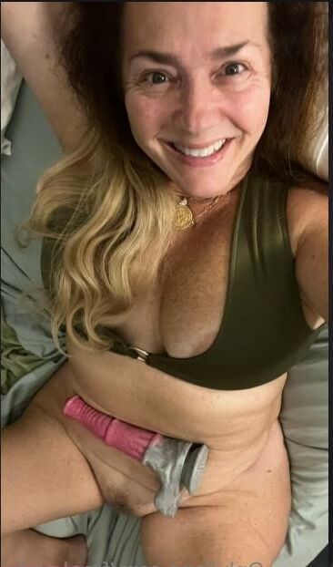Sexy milf andee
