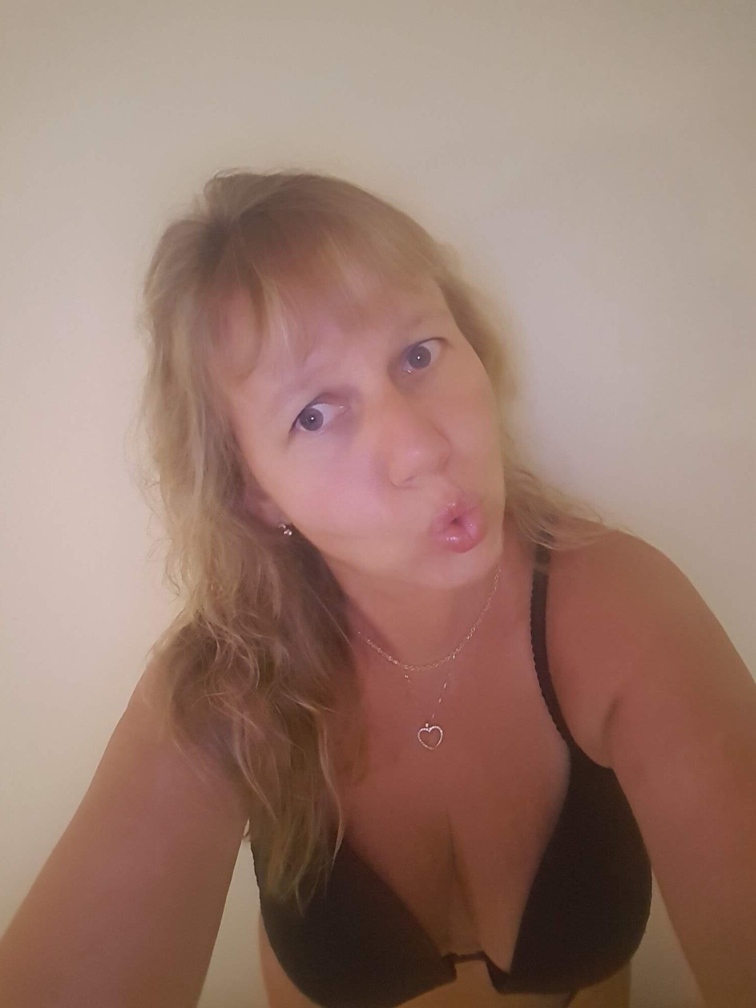 Rubio caliente milf selfies desnudos