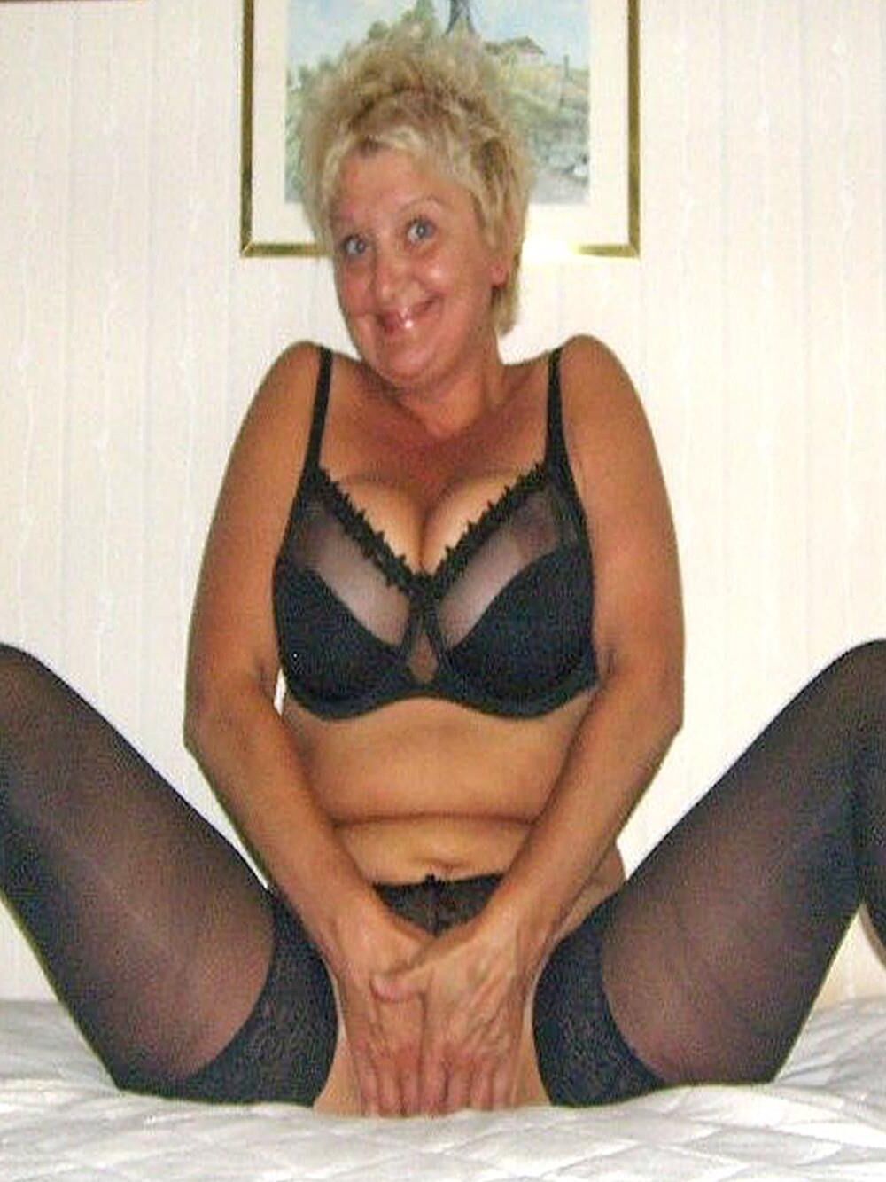 Posando en lencería negra