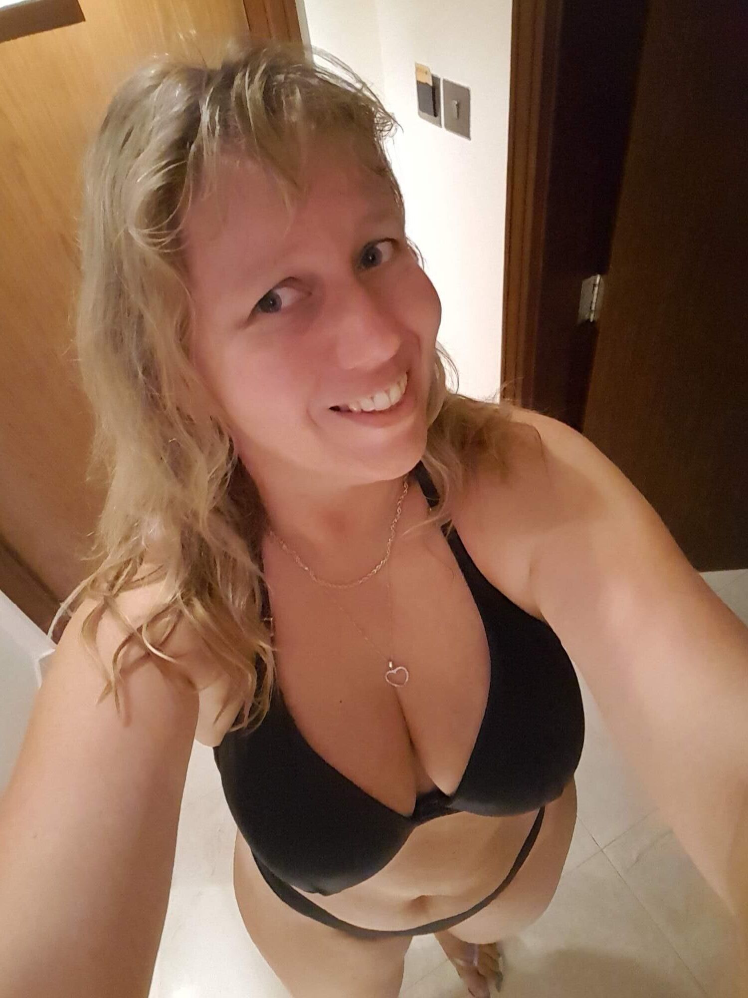 Rubio caliente milf selfies desnudos