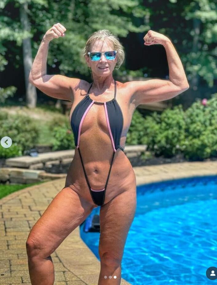 HOT MATURE BIKINI