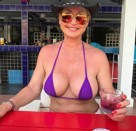 Milfs and mothers 
