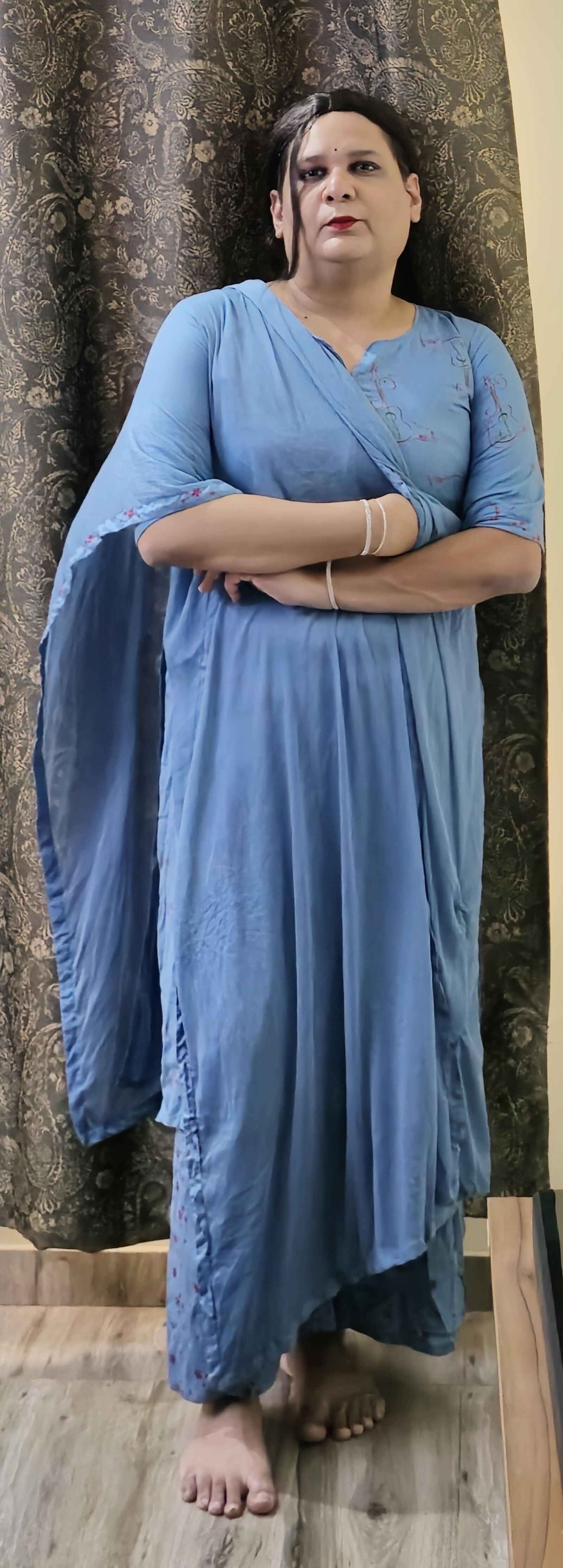 Travesti Monica M em Vestido Azul S