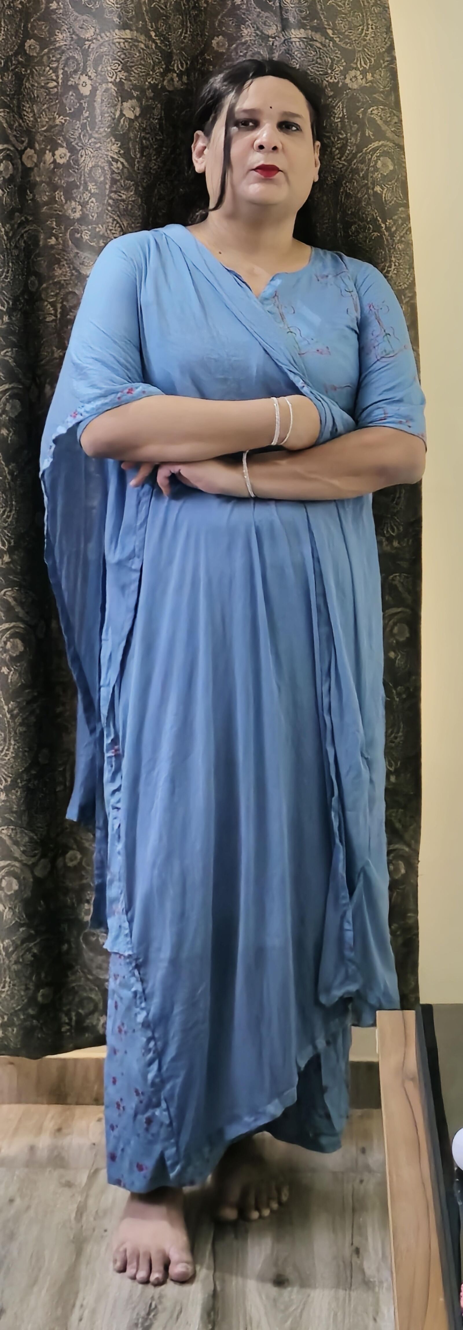 Travesti Monica M em Vestido Azul S