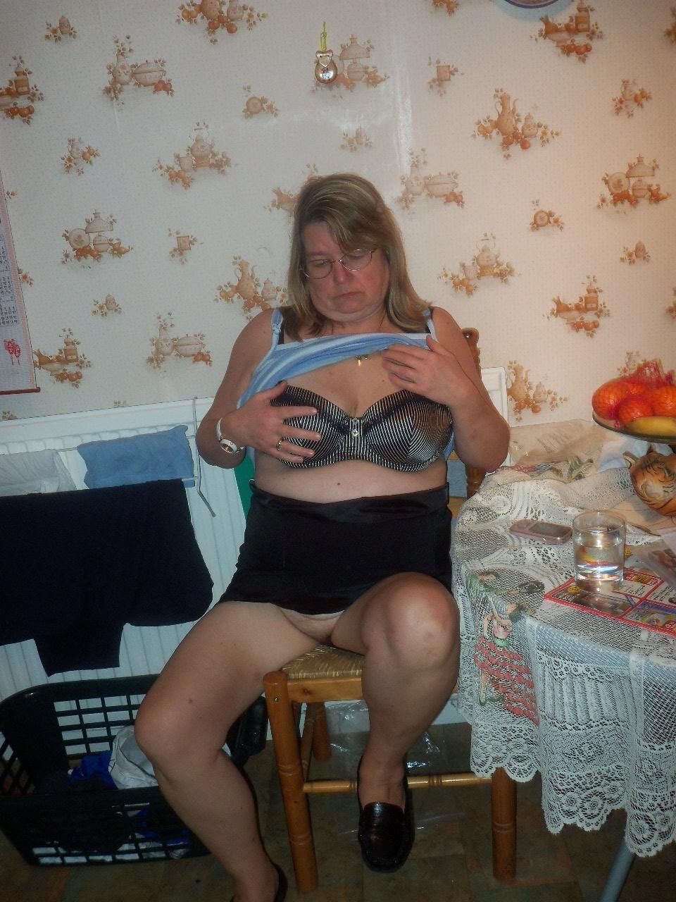 Who is she? Milf old pics