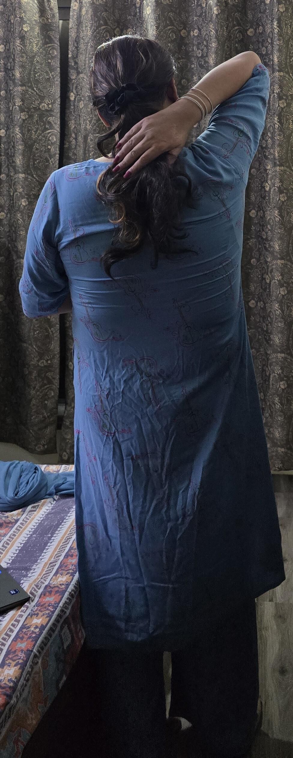 Travesti Monica M em Vestido Azul S
