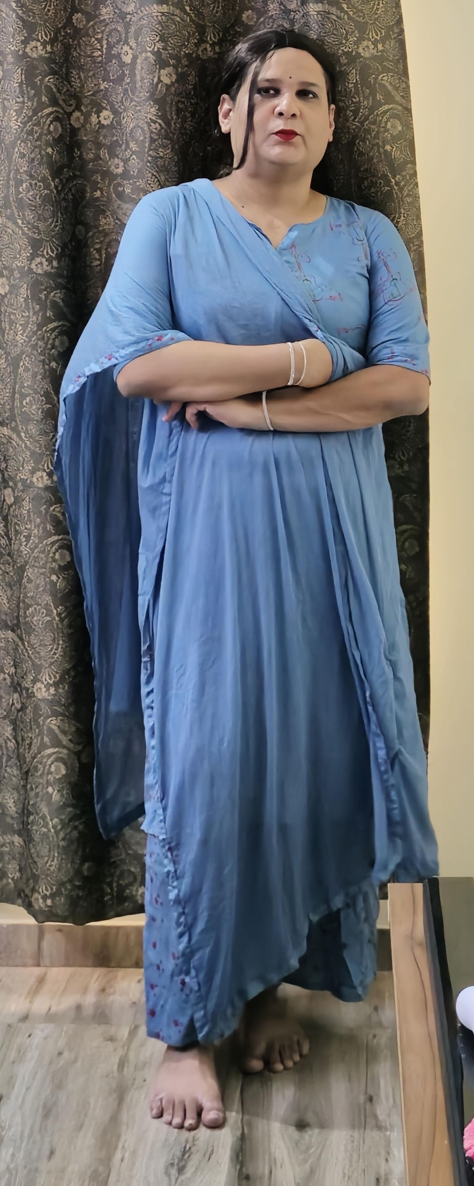 Travesti Monica M em Vestido Azul S
