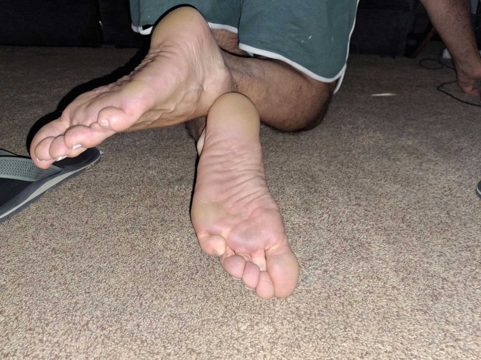 Souhaitez-vous embrasser Lick et jouir sur mes semelles douces?