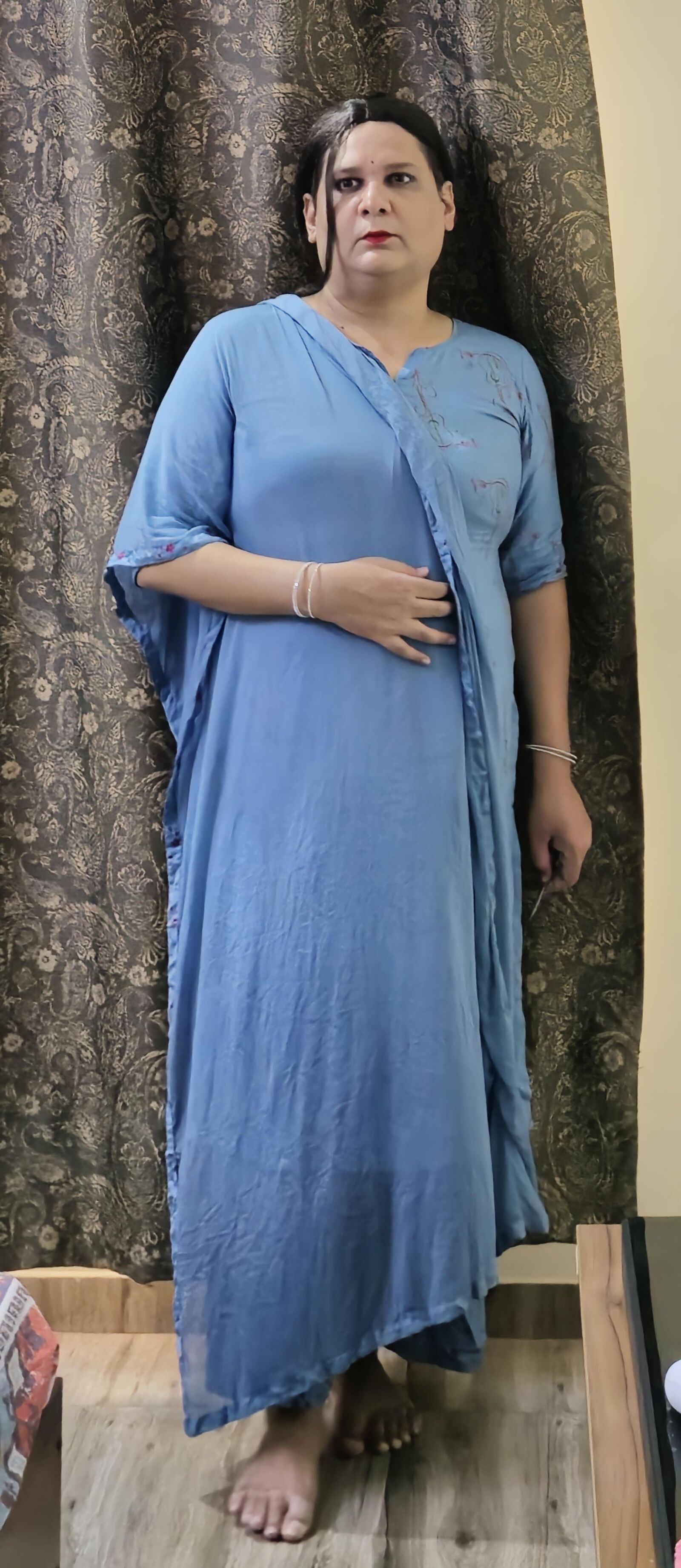 Travesti Monica M em Vestido Azul S