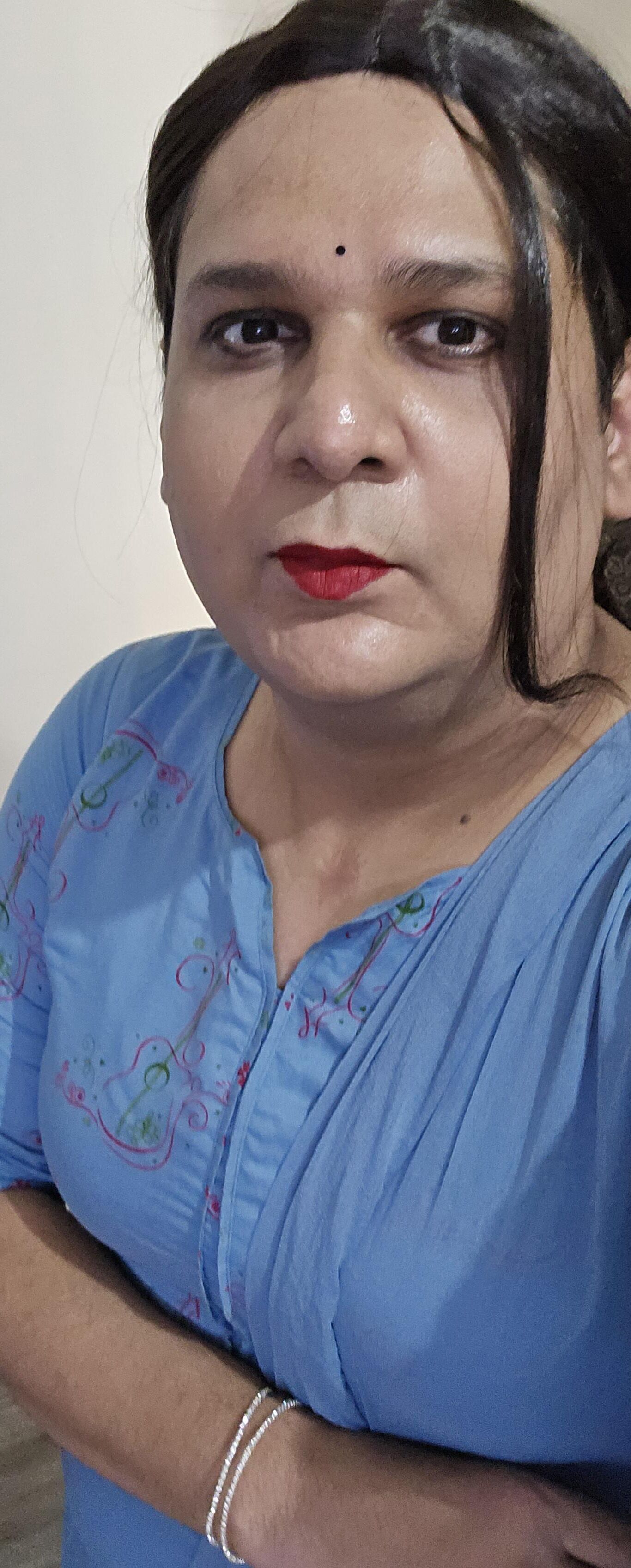 Travesti Monica M em Vestido Azul S