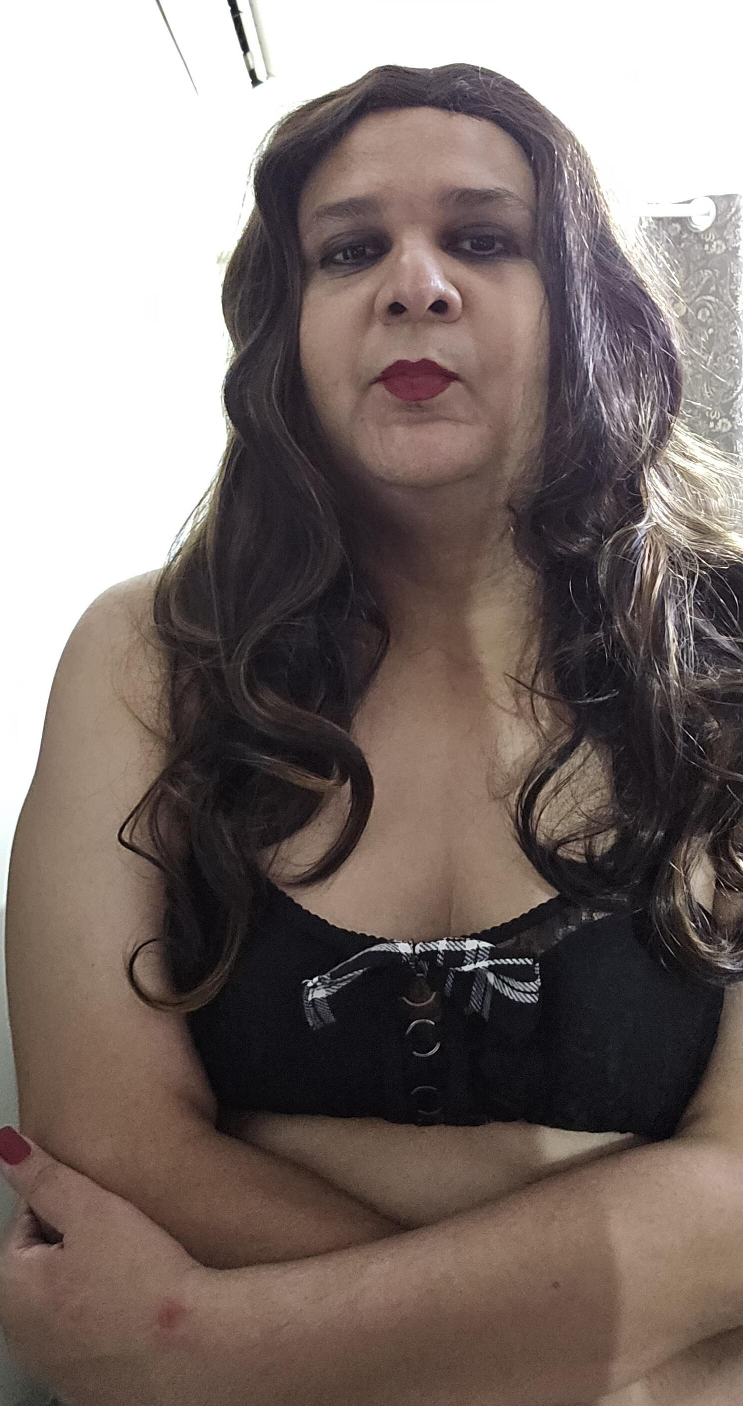 Brunette Shemale Monica M em roupas
