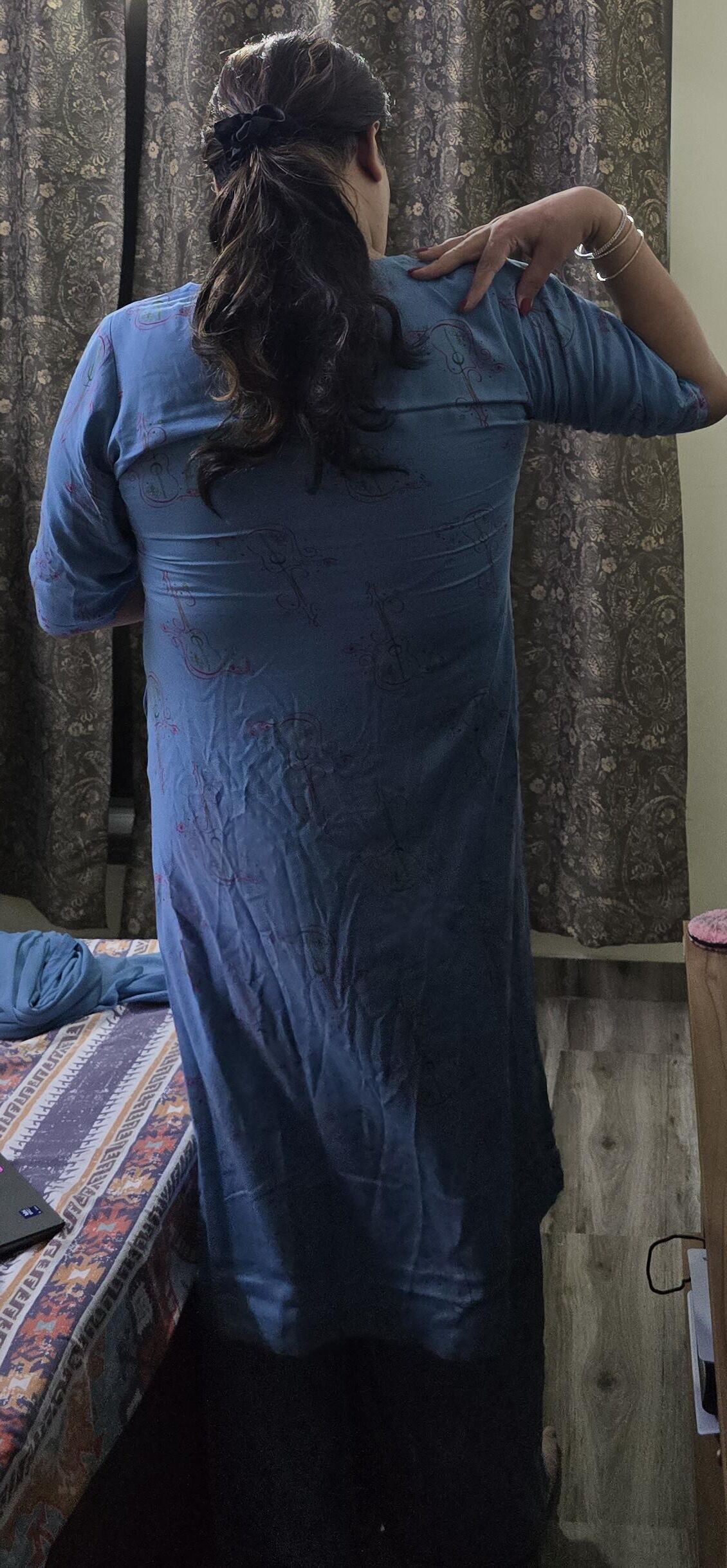 Travesti Monica M em Vestido Azul S