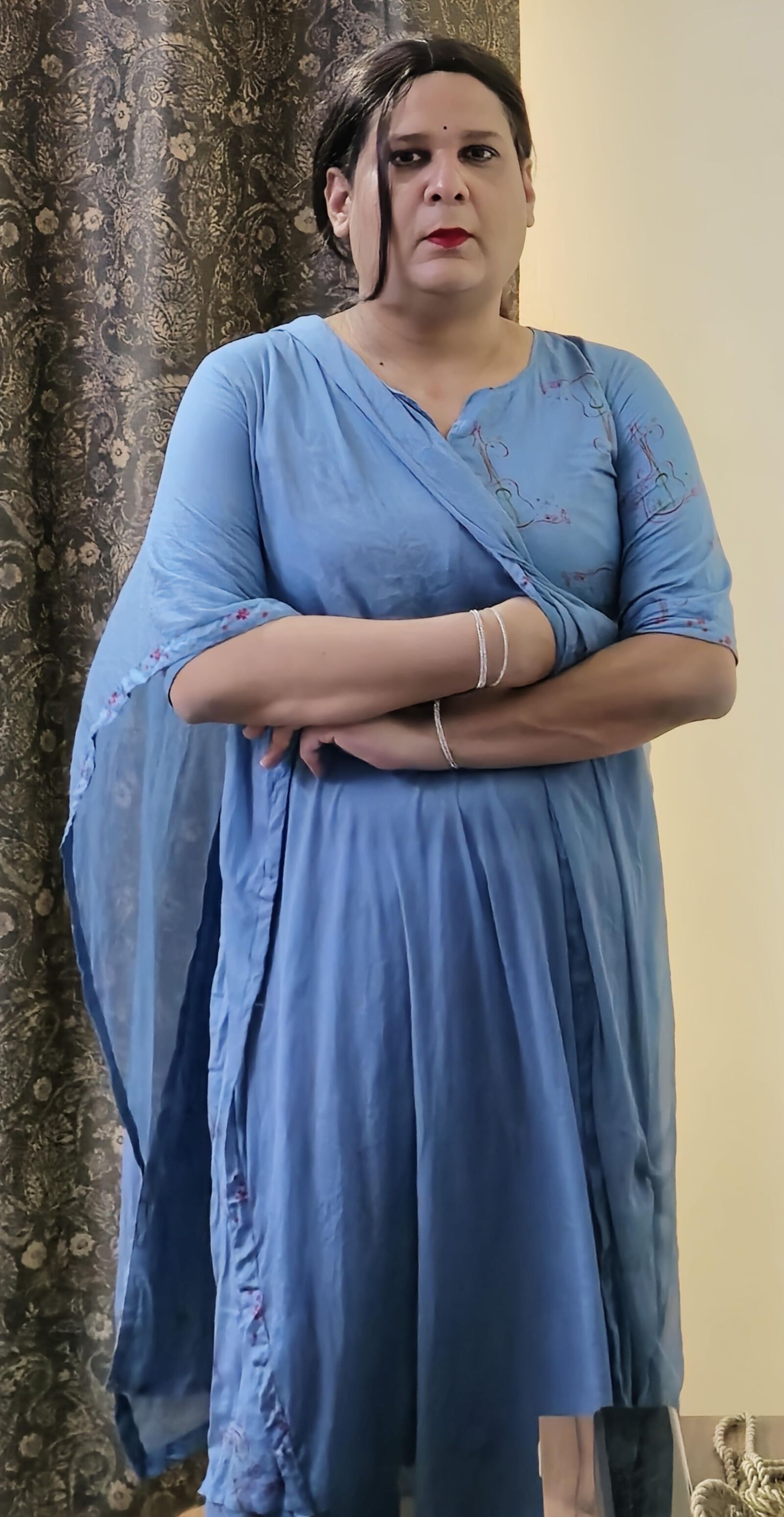 Travesti Monica M em Vestido Azul S