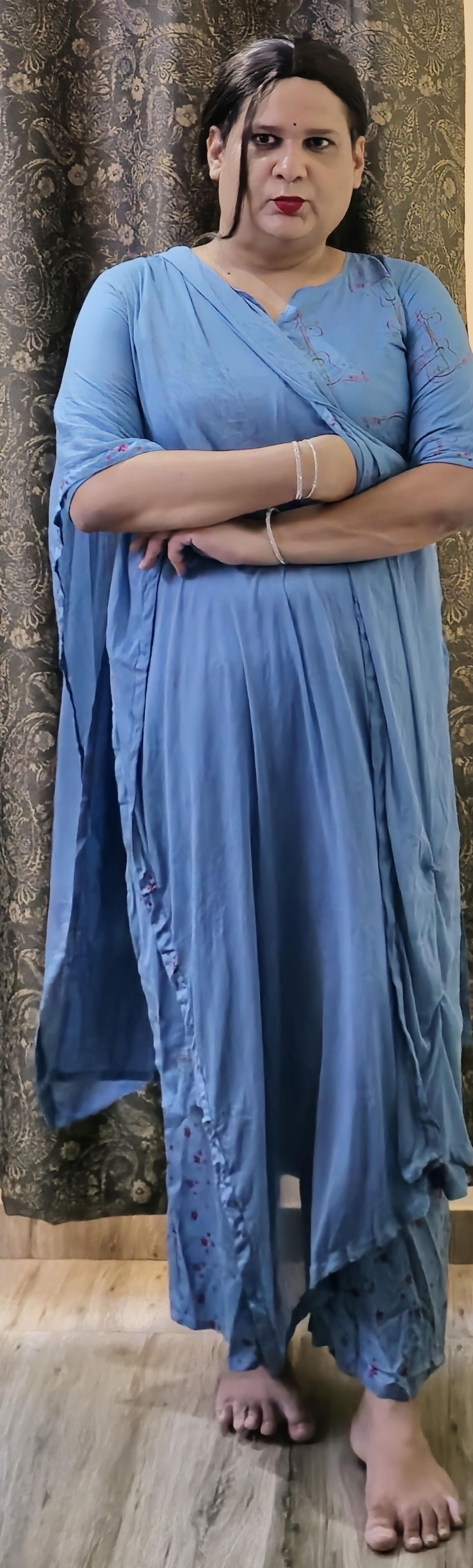 Travesti Monica M em Vestido Azul S
