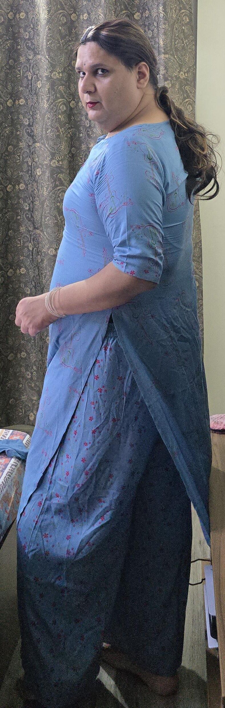 Travesti Monica M em Vestido Azul S