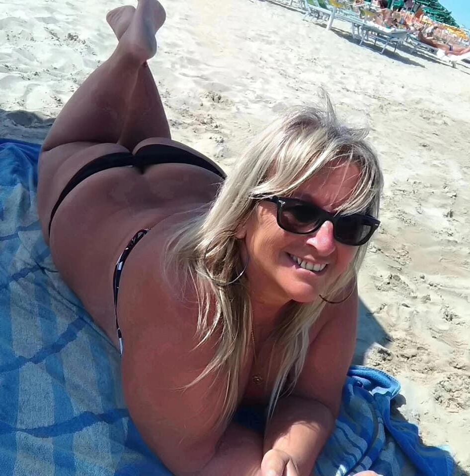 Italian blonde mature bbw bikini tirs (nn mais chaud)
